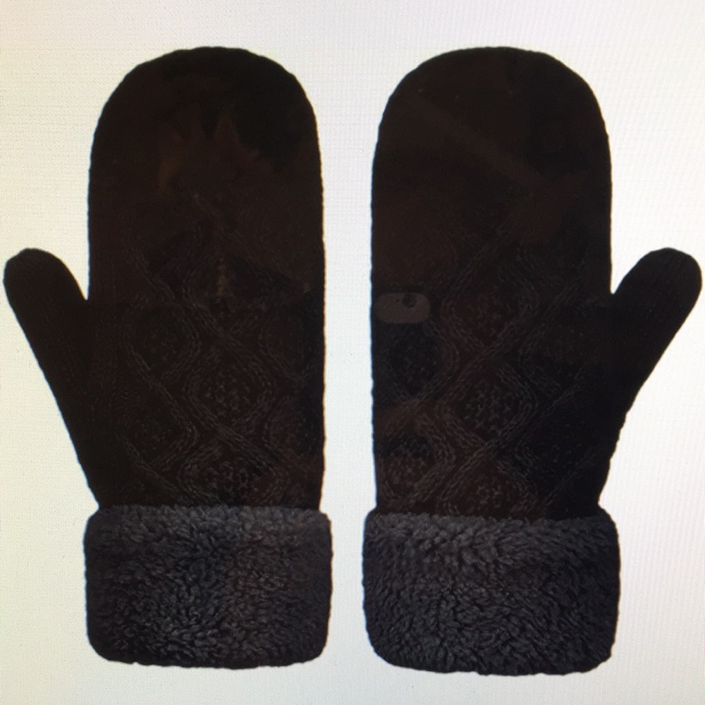 Knitted winter gloves with plush edges